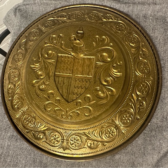 Elegant Brass / White Shield Coat of Arms Wall Plaques. Set of 2 - Picture 6 of 7